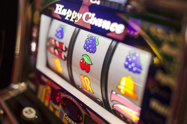 one-hundred-fifteen mobile phone showing Tournament Mode leaderboard and active player notifications